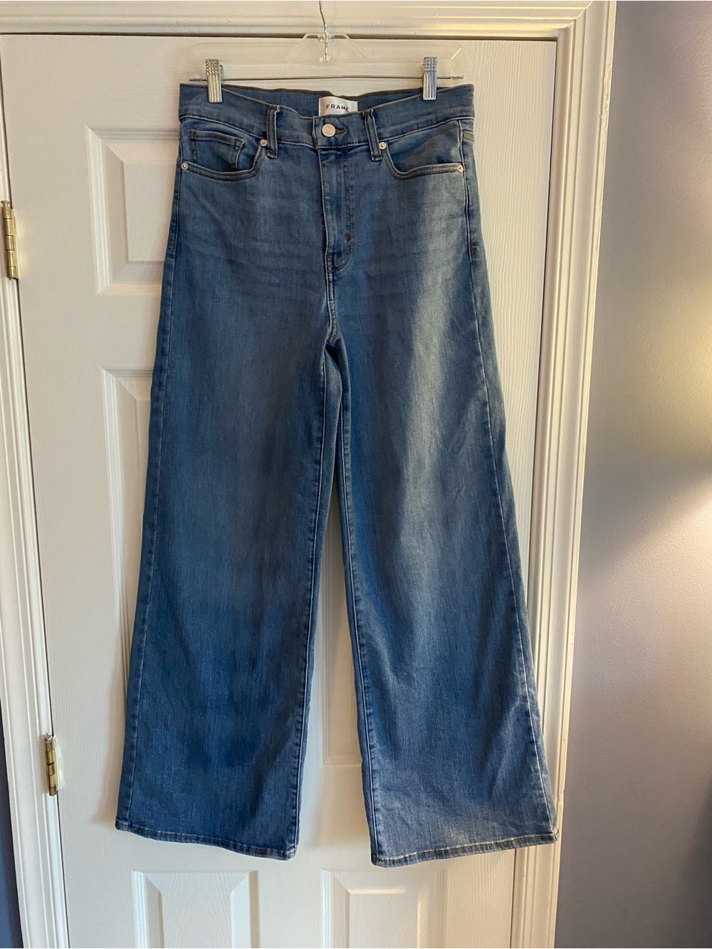 FRAME High Rise Wide Leg Jean in Luma wash size 29 EUC